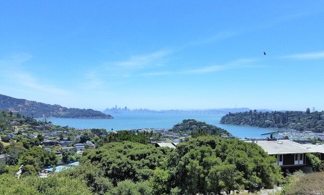 Building Photo - 102 Red Hill Cir