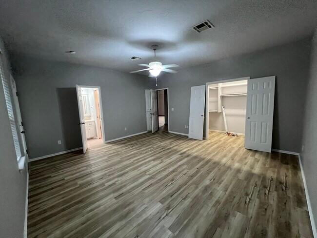 Building Photo - 1000 N Gale Ave
