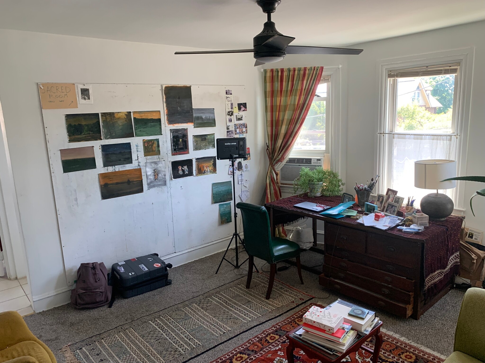 Living room - 617 N Monroe St