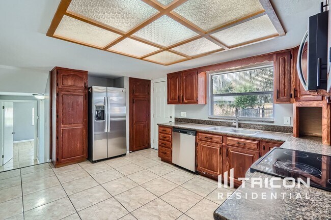 Building Photo - 513 Oakhurst St