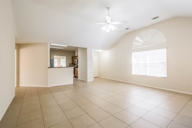 Building Photo - 15527 Fir Woods Ln