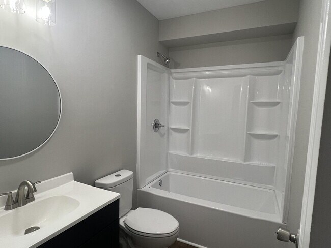 Building Photo - Move-In Ready Room Rental - PRIVATE BATH –...