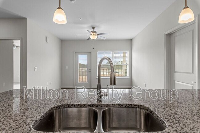 Building Photo - 150 Grove Cir