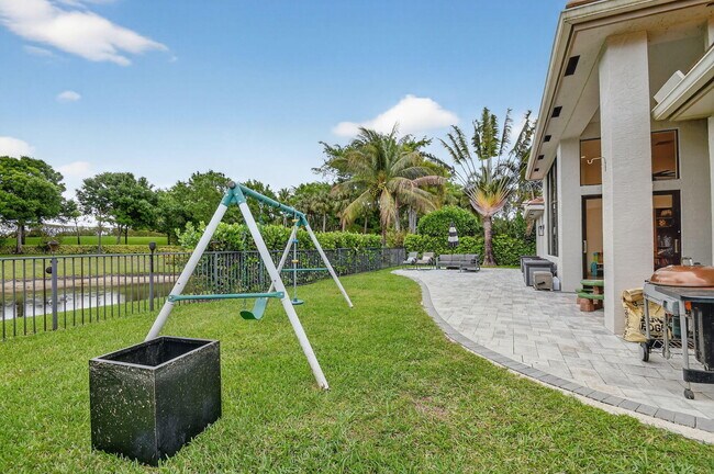 Building Photo - 10337 Trianon Pl