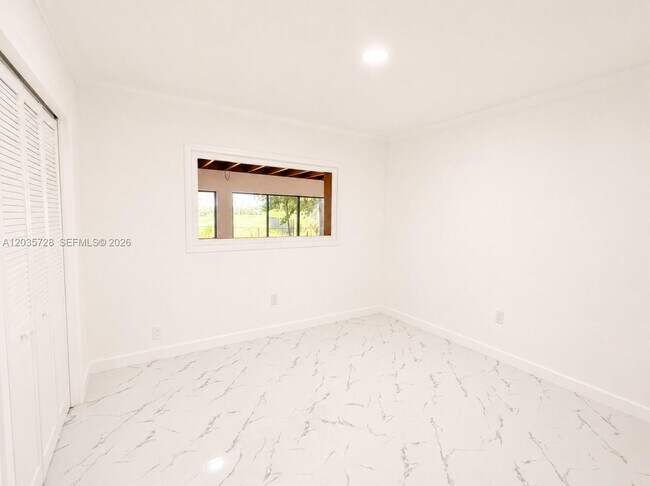 Building Photo - 401 S Shore Dr