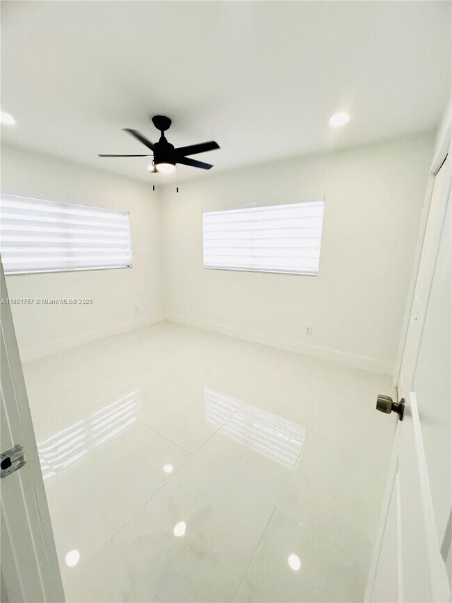 Building Photo - 651 SW 67th Ave