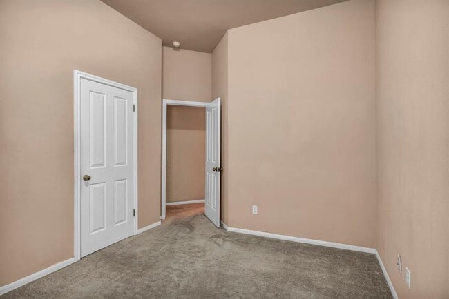 Building Photo - 5700 Lomita Verde Cir