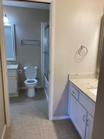 Building Photo - 2055 Sierra Rd