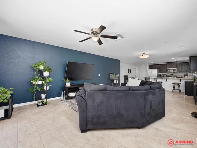 Building Photo - Stunning 4 Bedroom in Southwest Bakersfield!