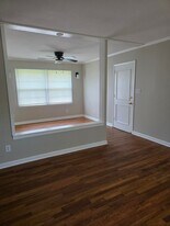 Building Photo - 889 Quail Dr