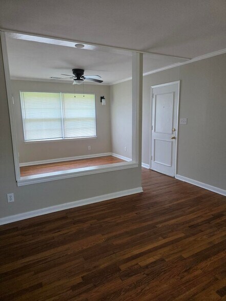 Primary Photo - 889 Quail Dr