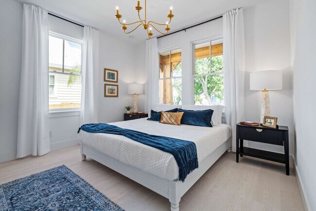 Building Photo - 28 W Castillo Dr