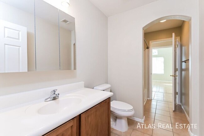 Building Photo - 554 S Sunny Rock Dr