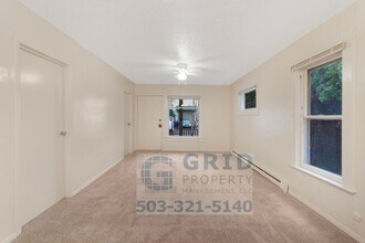 Building Photo - Spacious 4 Bedroom Single Family Home- South East Portland