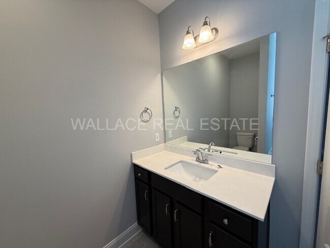 Building Photo - BEAUTIFUL 4 BEDROOM HOUSE IN LENOIR CITY!!!