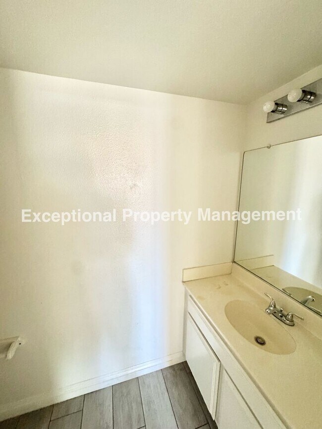 Building Photo - Ready to move in 3 bed 3 bath home!