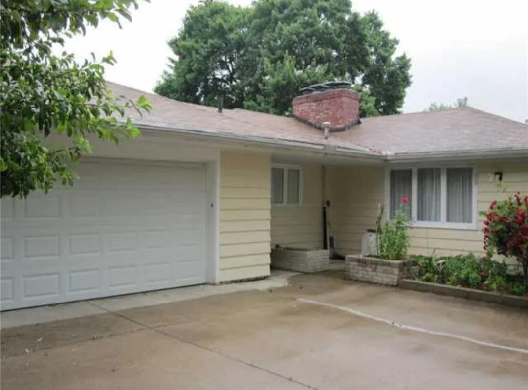 Building Photo - 2123 Eileen Rd