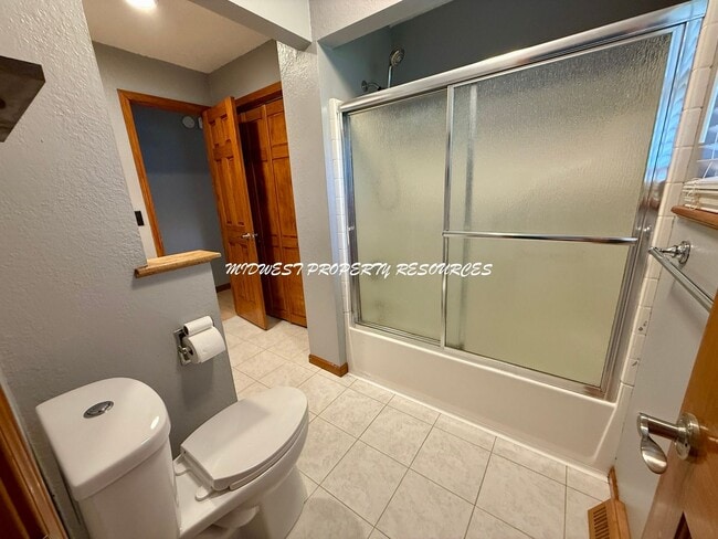 Building Photo - Amazing 3 Bedroom Home!