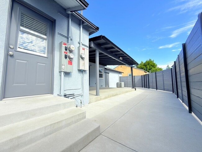 Building Photo - Upgraded 2-Bedroom Home with Garage & Enclosed Yard.