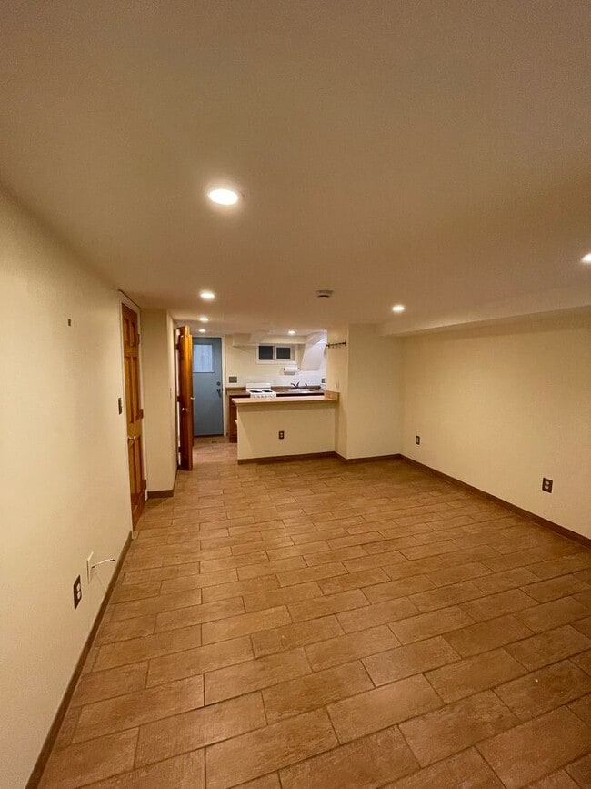 Building Photo - Charming 1928 Row Home for Rent with Modern Amenities — 2 Bedroom 2 Full Bath w/ 2 Half Baths, 2 ...