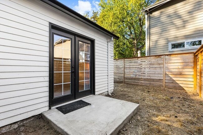 Building Photo - 6541 SE 89th Ave