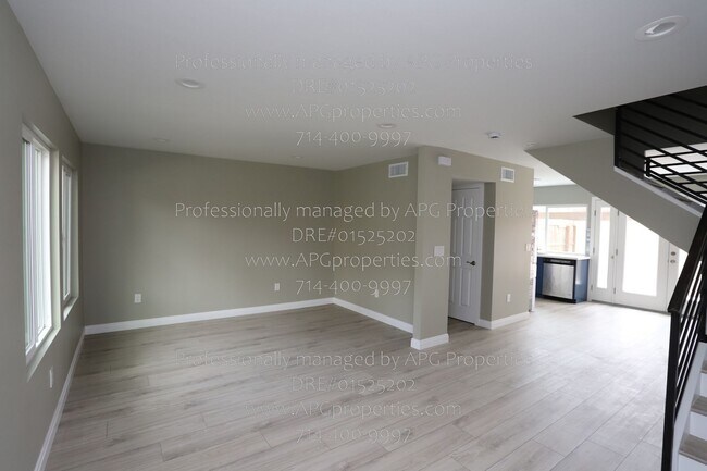 Building Photo - 1409 N Roundtree Ln
