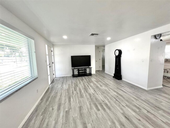 Building Photo - 4640 Taray Ln