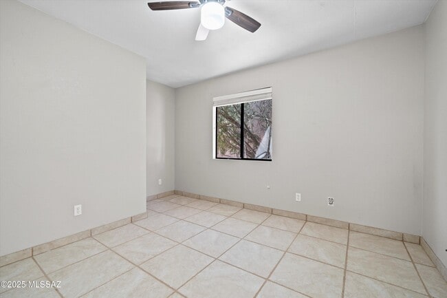 Building Photo - 3980 Roger Ln