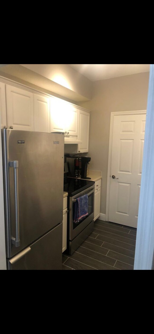 Building Photo - 800 S Dakota Ave