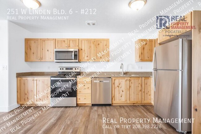 Building Photo - 251 W Linden Ave