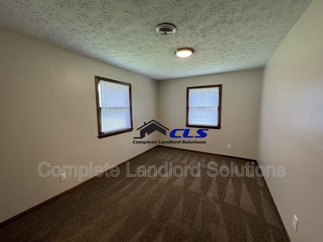 Building Photo - 1795 E Southern Manor Dr