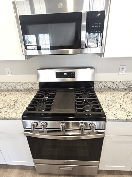 Building Photo - 108 Saddle St