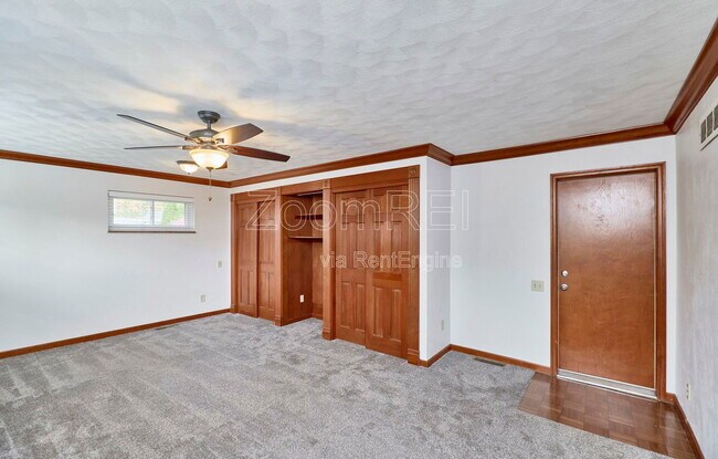 Building Photo - 9210 Medallion Ct