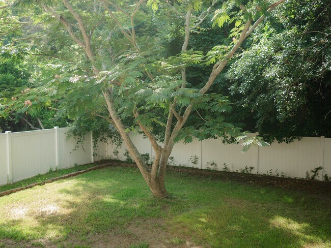 Building Photo - 2500 Sand Dunes Dr