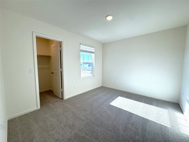 Building Photo - 8219 Vacek Xing Wy