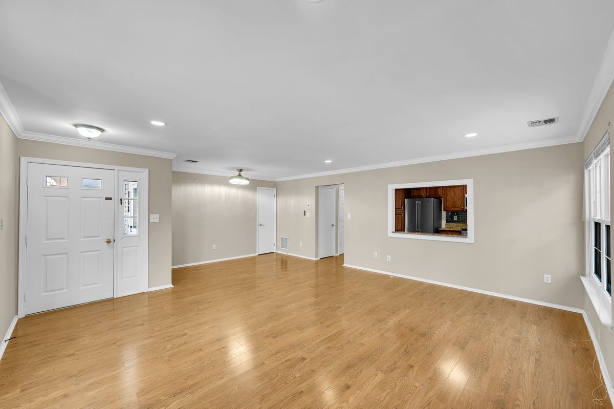 Building Photo - 157 Tulip Ln