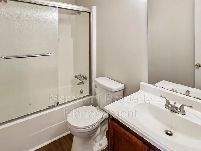Building Photo - 106 E Bay Ct
