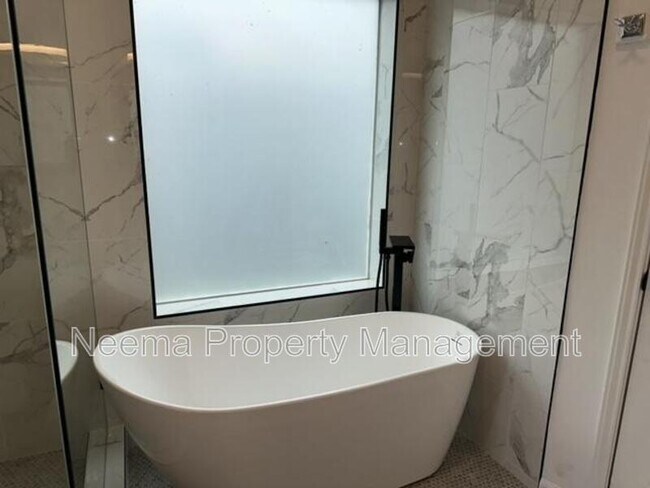 Building Photo - 3230 Vanity Dr