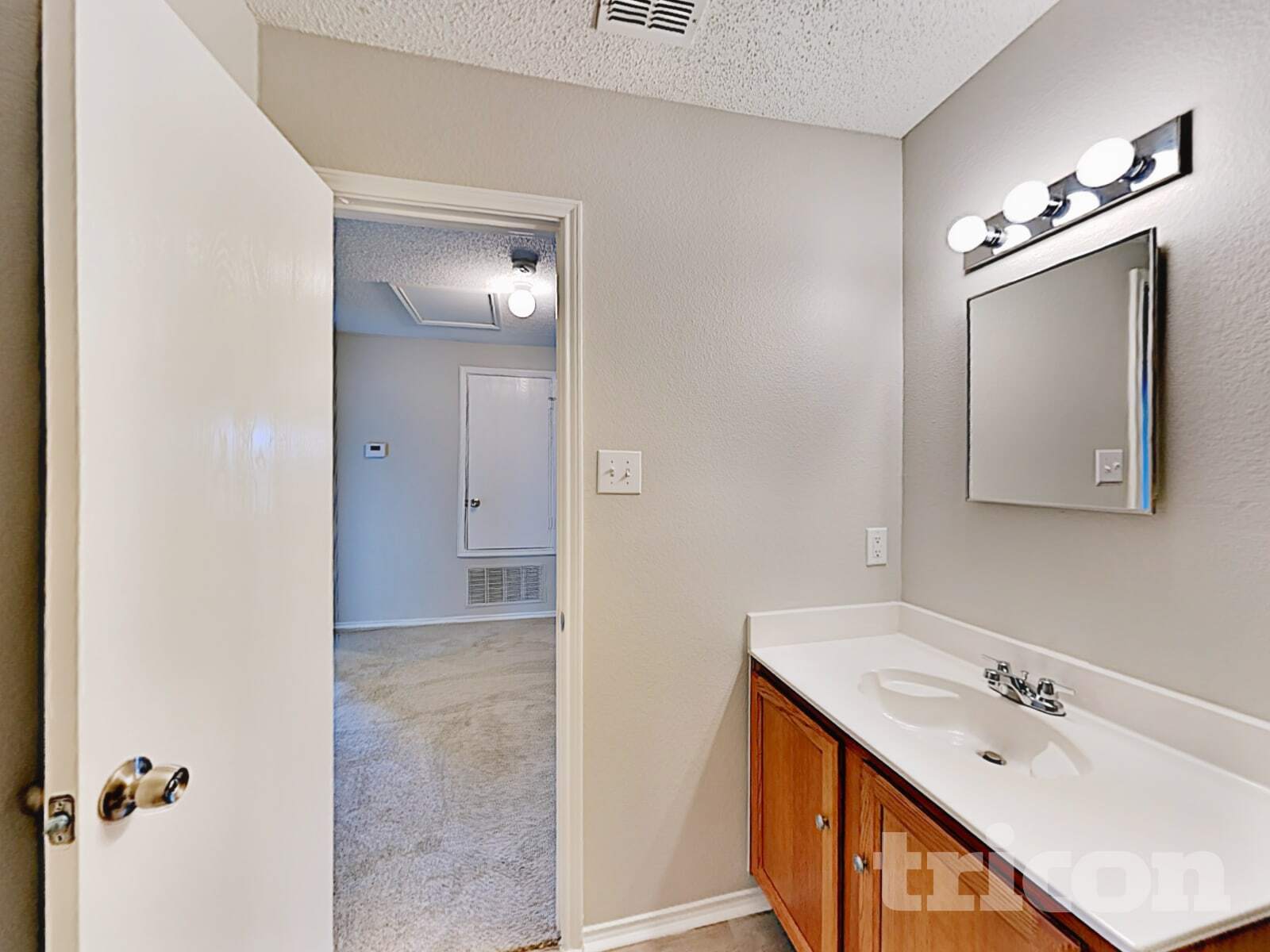 Building Photo - 1688 Wildrose Dr