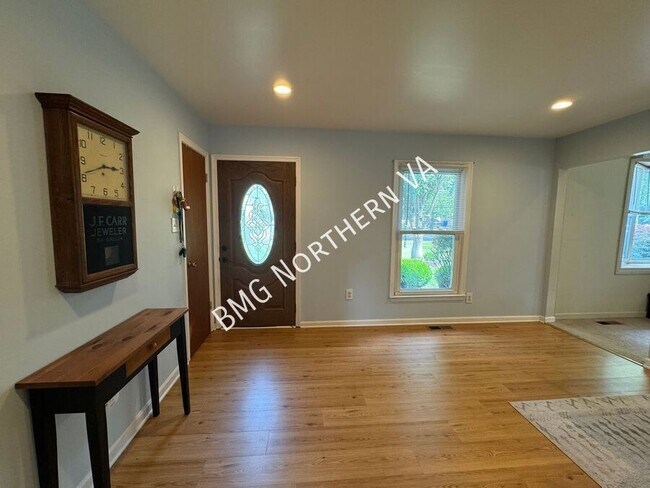 Building Photo - 8903 Tudor Ln