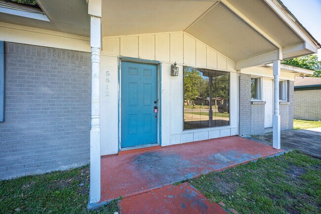 Building Photo - 5612 Rose Dr