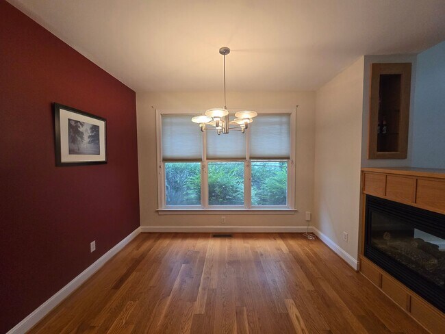 Building Photo - Stylish 3BR, 3BA Townhouse – Prime Location Near Durham & Chapel Hill!