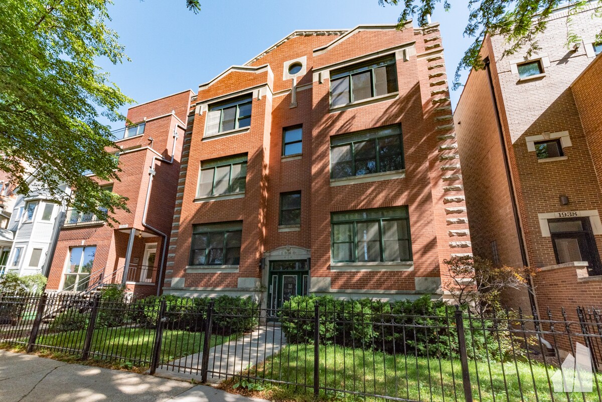 Building Photo - 1940 W Diversey Pky