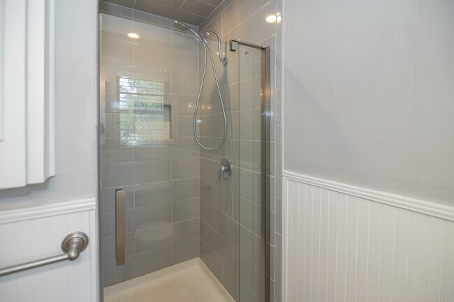 Building Photo - 6304 Ridgecrest Dr