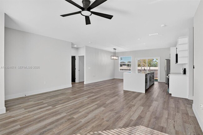 Building Photo - 710 Bedford Point Ave