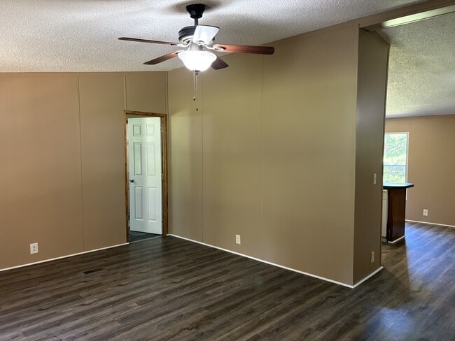 Building Photo - 152 Meadow Ln