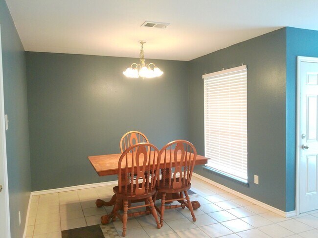 Building Photo - 2600 Alana Ln