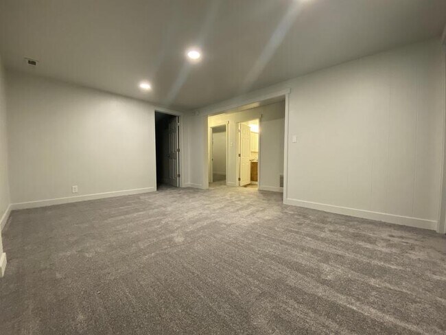 Building Photo - 189 Tennyson Ave