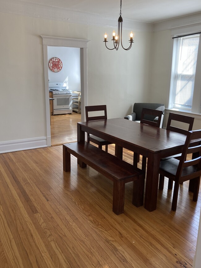 Building Photo - 4719 N Lincoln Ave