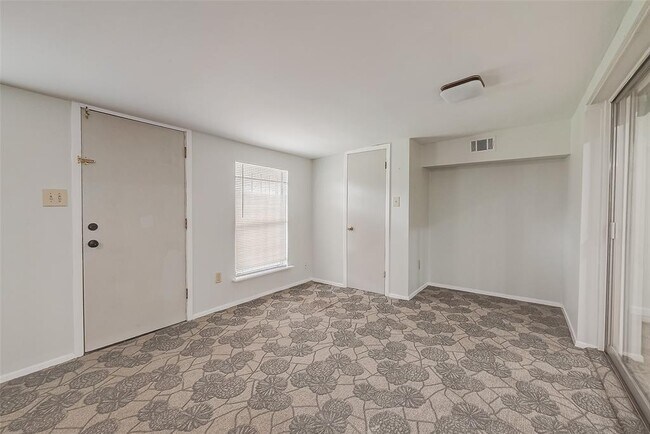 Building Photo - 4115 Mischire Dr